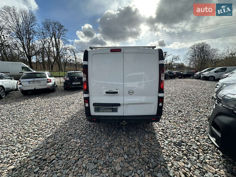 Вантажний фургон Opel Vivaro 2017 в Рівному
