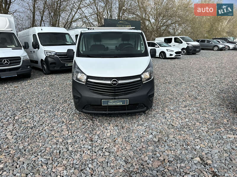 Вантажний фургон Opel Vivaro 2017 в Рівному