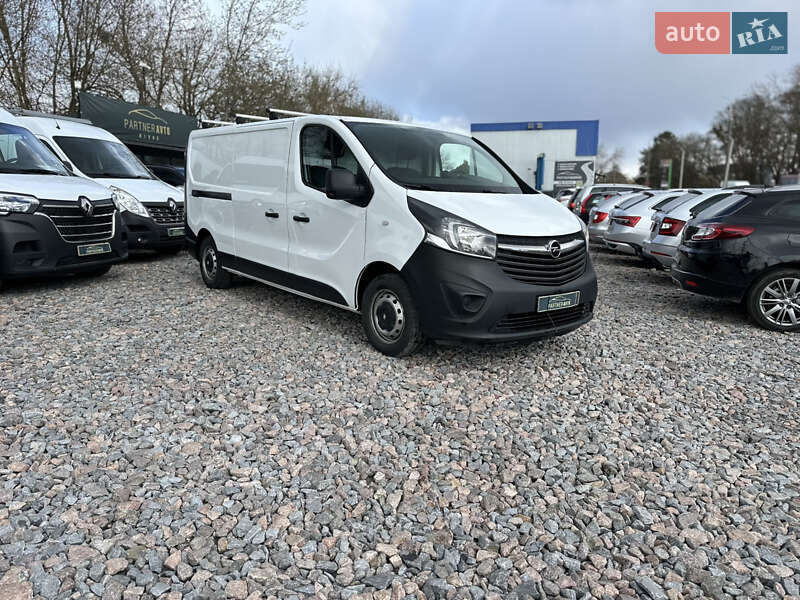 Вантажний фургон Opel Vivaro 2017 в Рівному