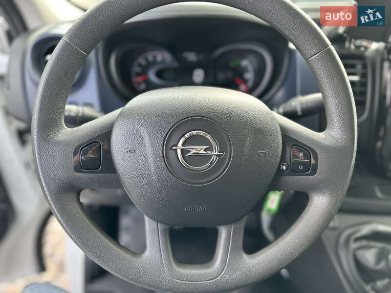 Вантажний фургон Opel Vivaro 2017 в Рівному