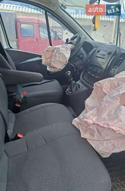 Минивэн Opel Vivaro 2016 в 
