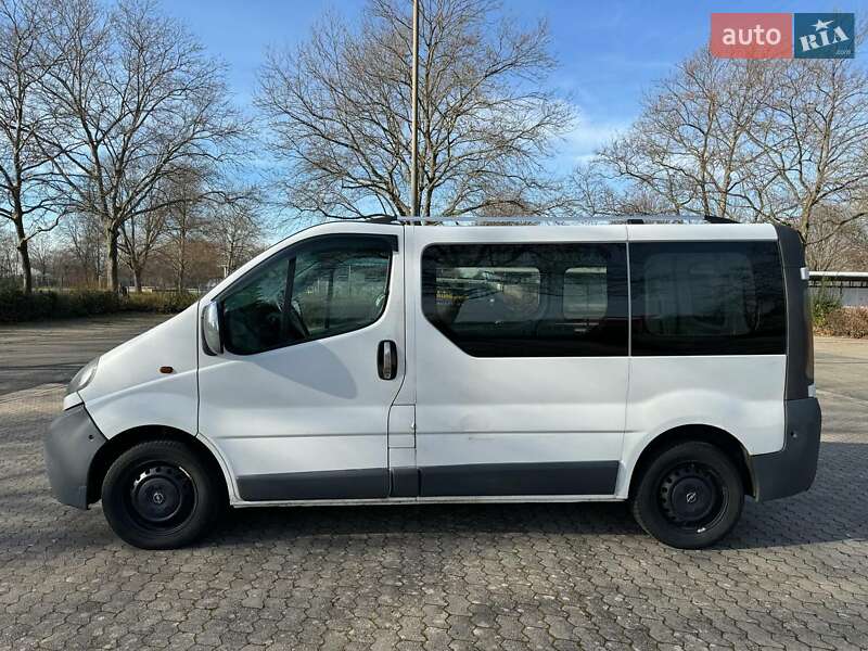 Грузовой фургон Opel Vivaro 2002 в Черновцах