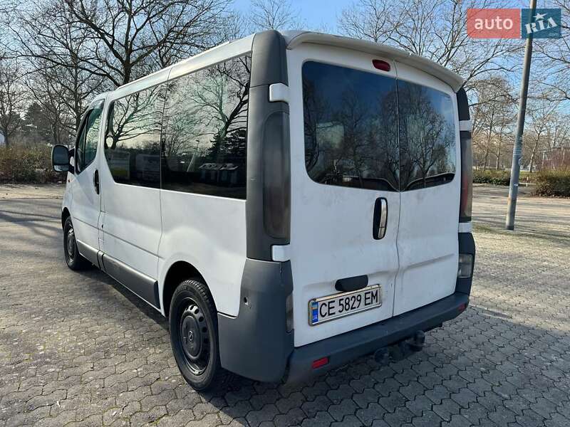 Грузовой фургон Opel Vivaro 2002 в Черновцах