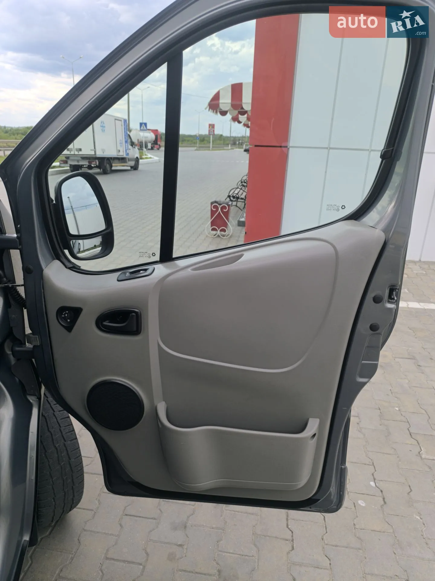 2011 Opel Vivaro - мініатюра 143