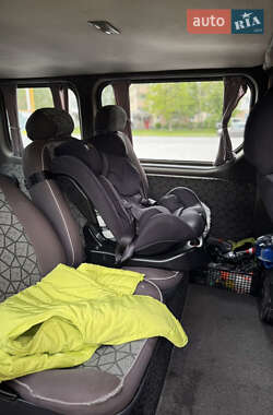 Мінівен Opel Vivaro 2004 в 