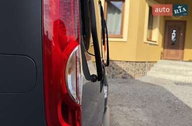 Мінівен Opel Vivaro 2013 в 
