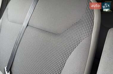 Мінівен Opel Vivaro 2013 в 
