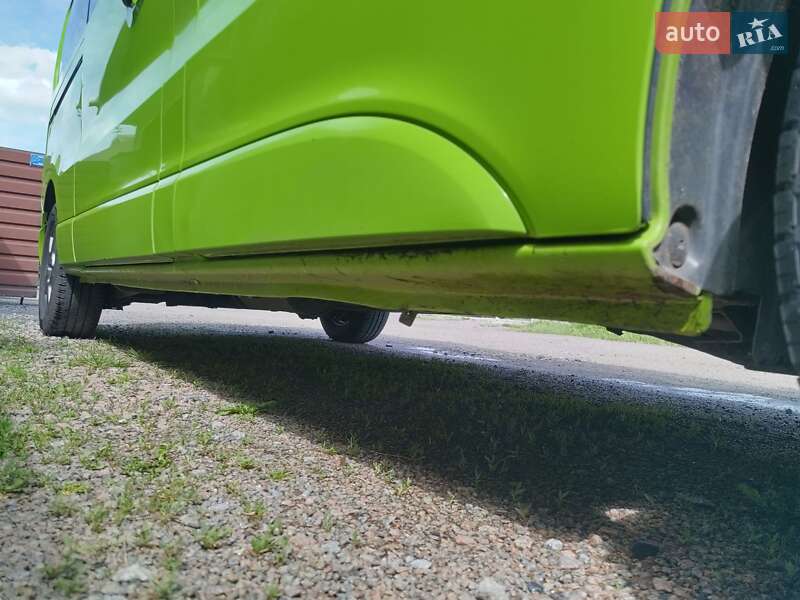 Мінівен Opel Vivaro 2015 в Чернігові