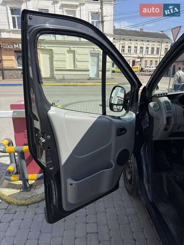 Вантажний фургон Opel Vivaro 2012 в Коломиї