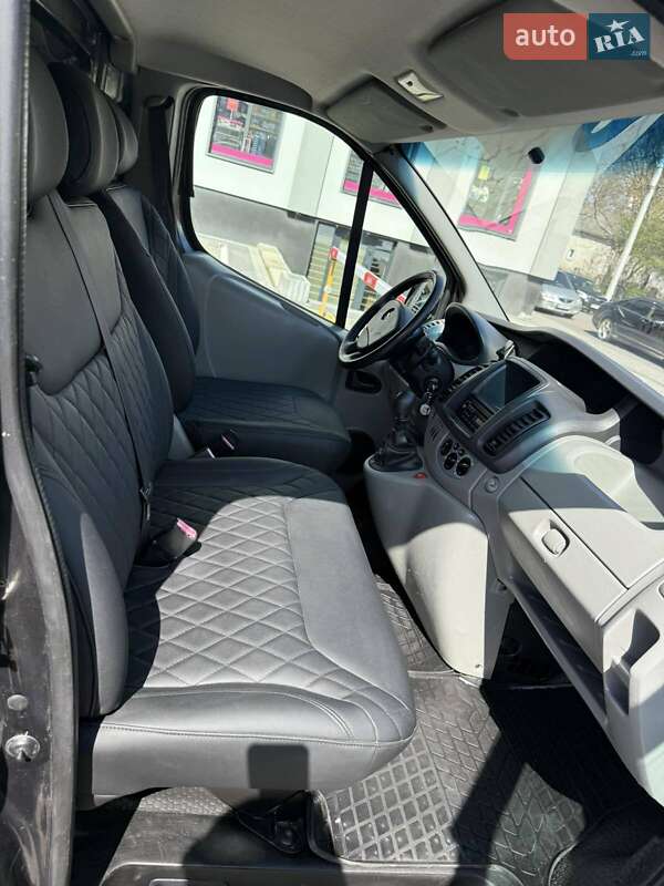 Вантажний фургон Opel Vivaro 2012 в Коломиї