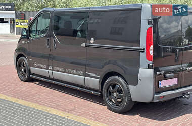Минивэн Opel Vivaro 2011 в 