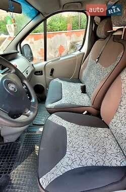 Минивэн Opel Vivaro 2004 в 