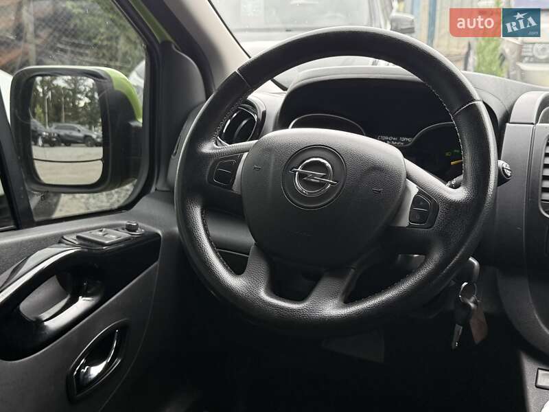 Минивэн Opel Vivaro 2015 в Харькове