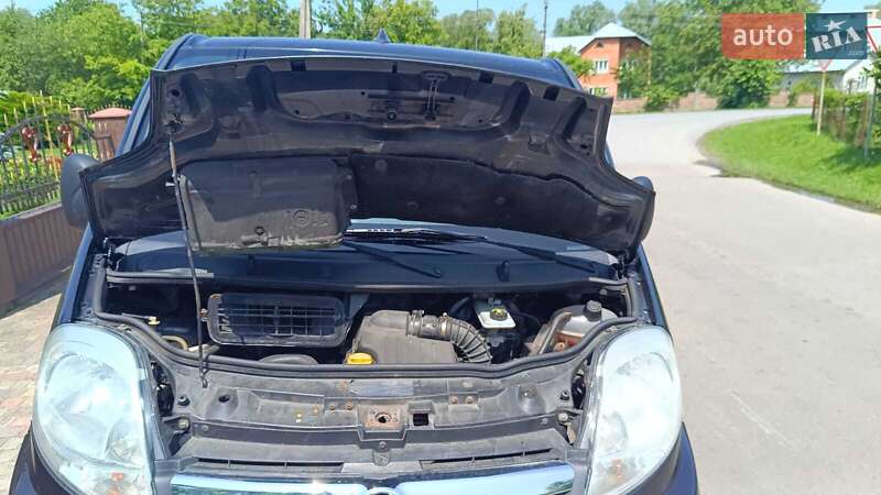 Мінівен Opel Vivaro 2014 в Самборі