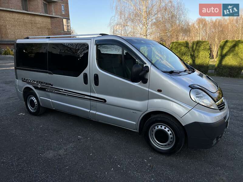 Мінівен Opel Vivaro 2011 в 