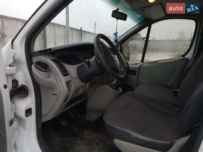 Вантажний фургон Opel Vivaro 2005 в Сумах