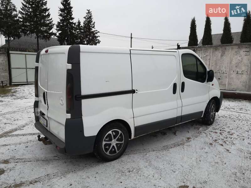 Вантажний фургон Opel Vivaro 2005 в Сумах