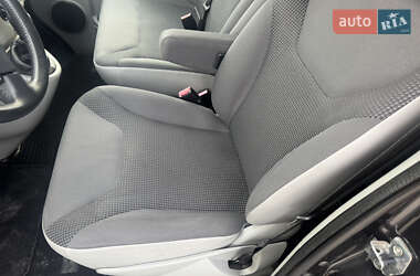 Мінівен Opel Vivaro 2013 в 