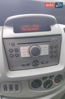Минивэн Opel Vivaro 2008 в 