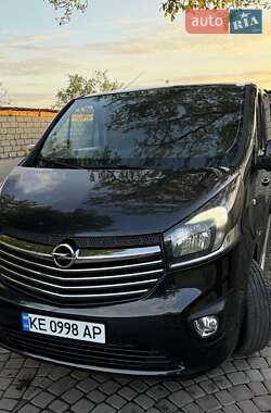 Минивэн Opel Vivaro 2015 в Кривом Роге