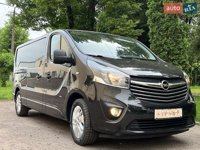 Минивэн Opel Vivaro 2016 в 