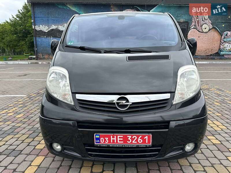 Мінівен Opel Vivaro 2013 в Луцьку