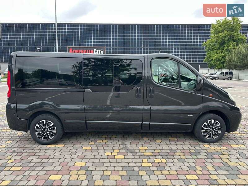 Мінівен Opel Vivaro 2013 в Луцьку