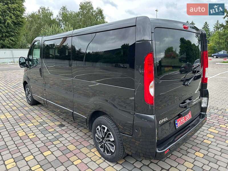 Мінівен Opel Vivaro 2013 в Луцьку