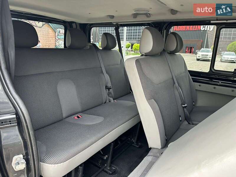 Мінівен Opel Vivaro 2013 в Луцьку