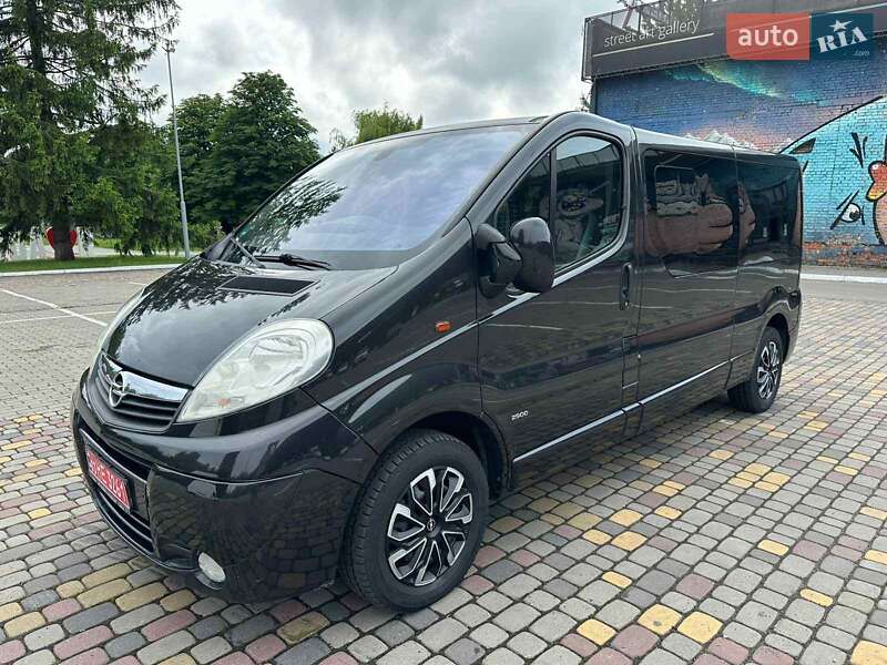 Мінівен Opel Vivaro 2013 в Луцьку