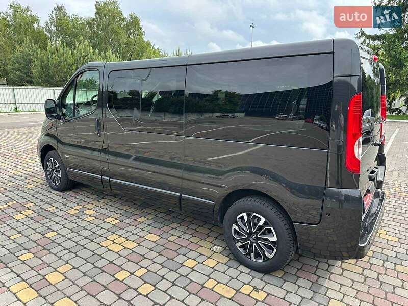 Мінівен Opel Vivaro 2013 в Луцьку