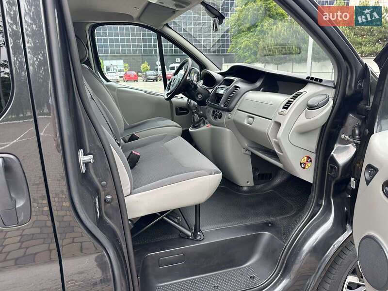 Мінівен Opel Vivaro 2013 в Луцьку