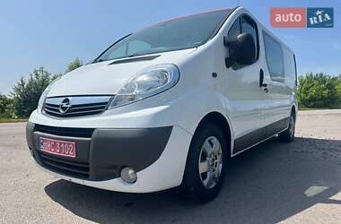 Грузопассажирский фургон Opel Vivaro 2013 в Ровно