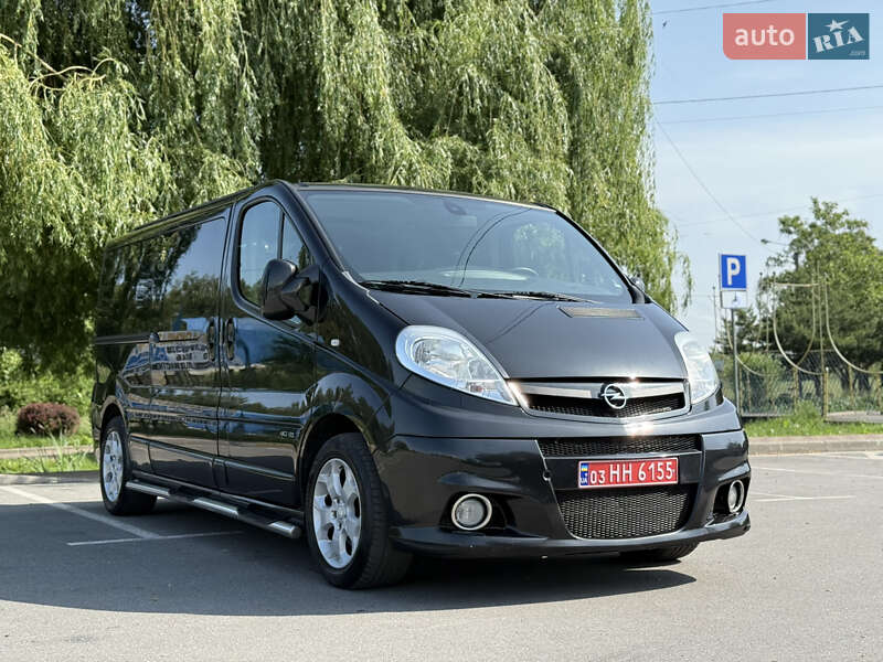 Минивэн Opel Vivaro 2012 в 