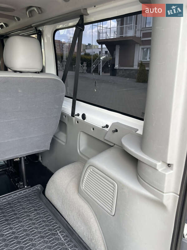 Минивэн Opel Vivaro 2013 в Черновцах