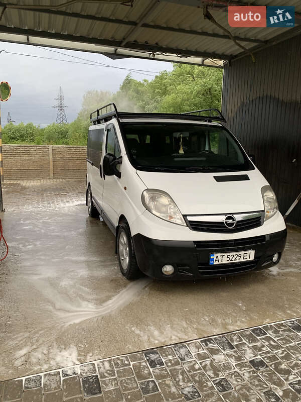 Минивэн Opel Vivaro 2007 в Отынии