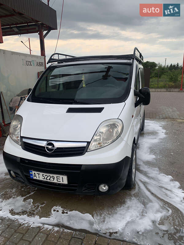 Минивэн Opel Vivaro 2007 в Отынии