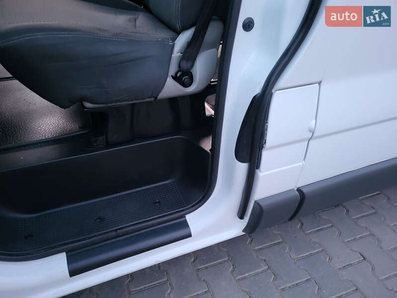 Мінівен Opel Vivaro 2002 в Хмельницькому