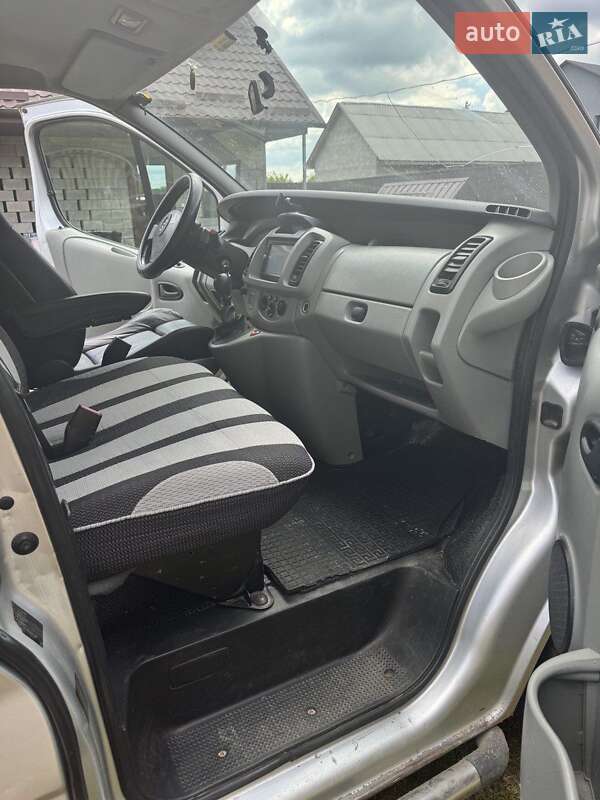 Минивэн Opel Vivaro 2005 в Рокитном