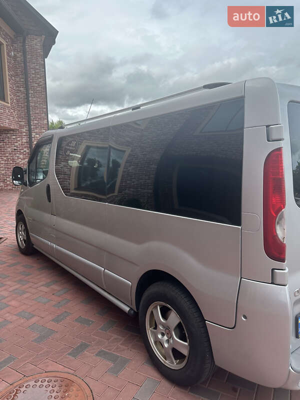 Минивэн Opel Vivaro 2012 в Черновцах