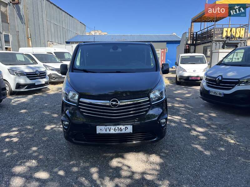 Грузопассажирский фургон Opel Vivaro 2016 в Одессе