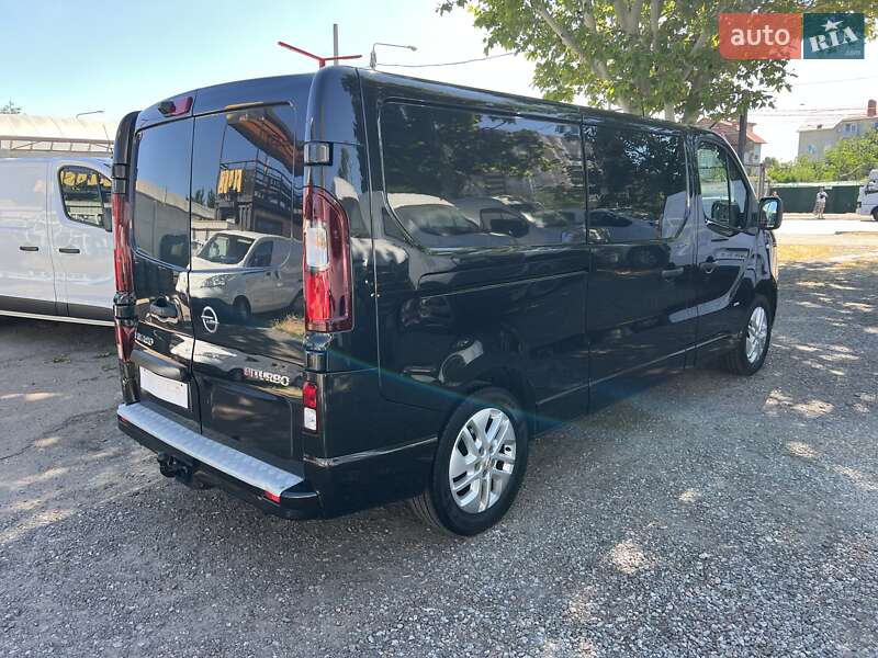 Грузопассажирский фургон Opel Vivaro 2016 в Одессе