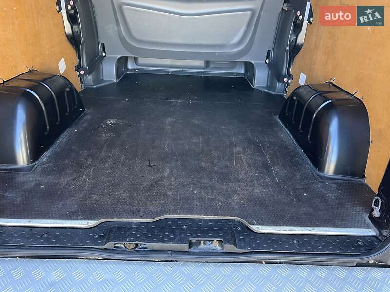 Грузопассажирский фургон Opel Vivaro 2016 в Одессе