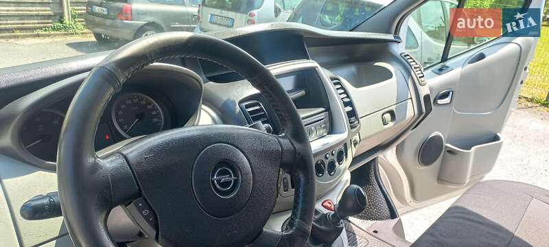 Минивэн Opel Vivaro 2011 в Снятине