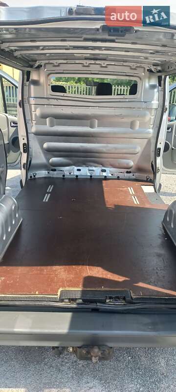 Минивэн Opel Vivaro 2011 в Снятине