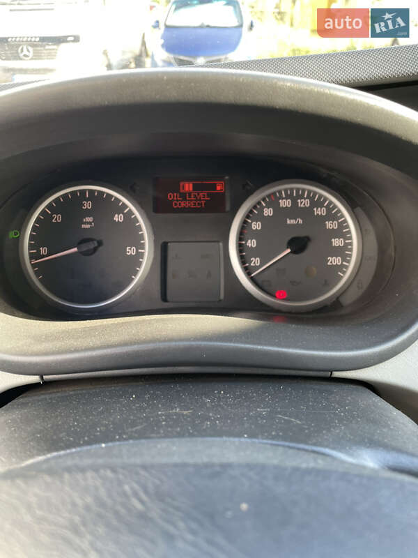 Грузовой фургон Opel Vivaro 2012 в Полтаве