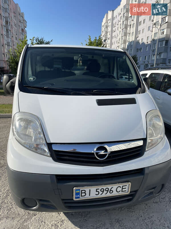 Грузовой фургон Opel Vivaro 2012 в Полтаве