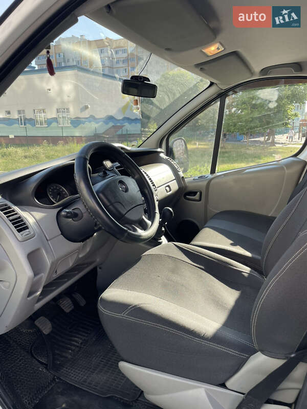 Грузовой фургон Opel Vivaro 2012 в Полтаве