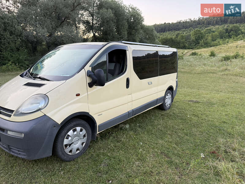 Минивэн Opel Vivaro 2004 в Бучаче
