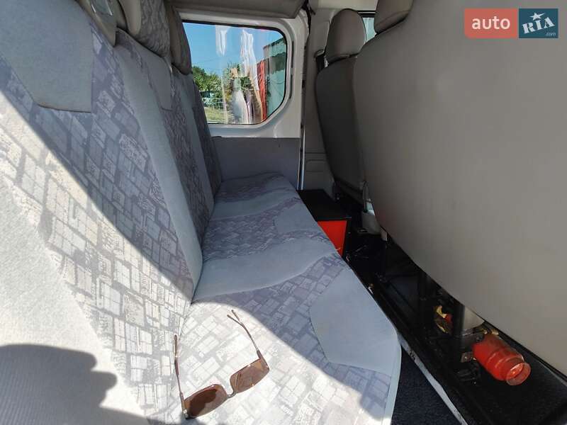Грузопассажирский фургон Opel Vivaro 2012 в Николаеве